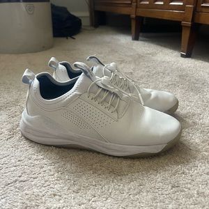 Clove nursing sneakers